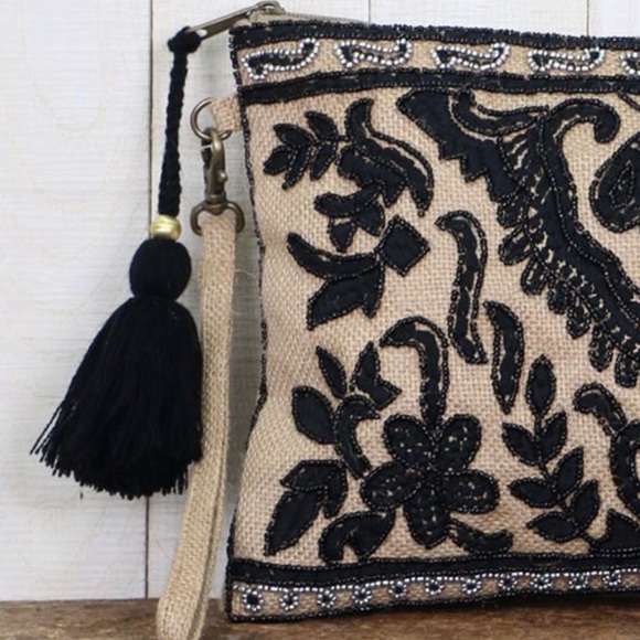 Last 1! 🌟HP🌟 Beaded Jute Clutch - Picture 3 of 3